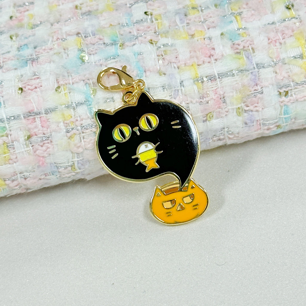 Dangling Charm :  Happie Halloween // Black Kitty With Pumpkin