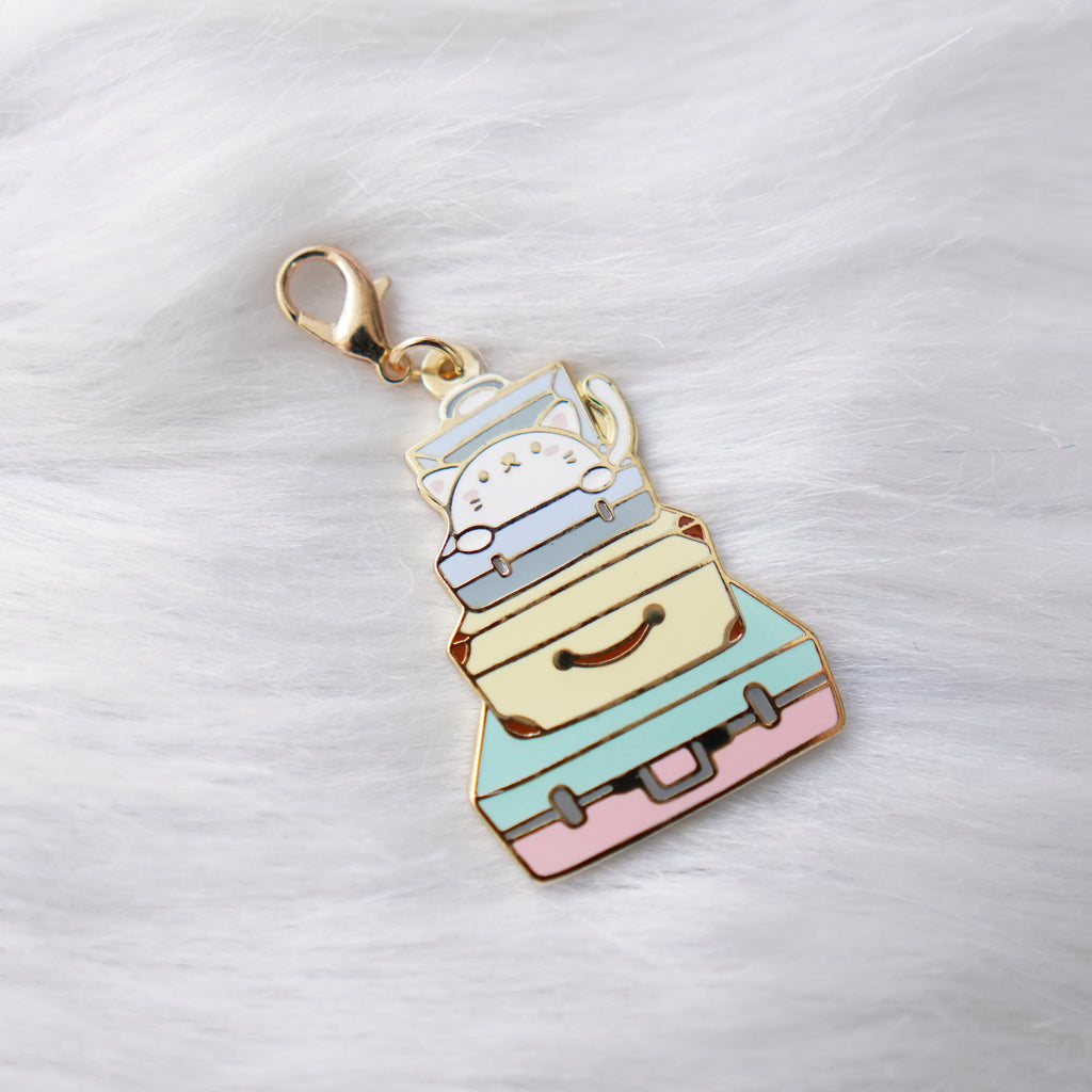 Dangling Charm : Let's Go Travel // Stacked Luggage Kitty
