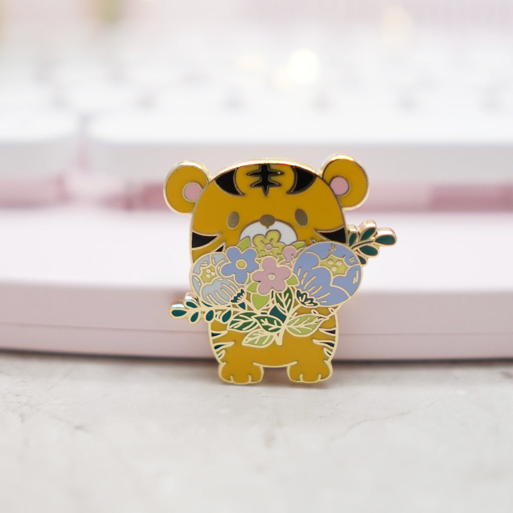 Pins :  Floral Bouquet Tiger